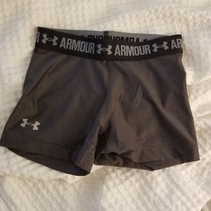(SOLD on merc) NWOT under armour heatgear shorts